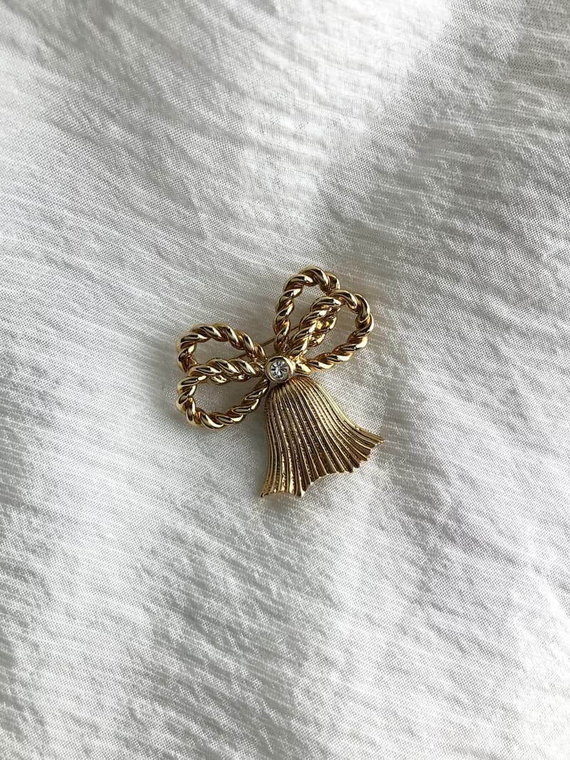 【 日本直送　名牌中古包 】Christian Dior クリスチャン ディオール ブローチ ゴールド ベル vintage ヴィンテージ j37x4j