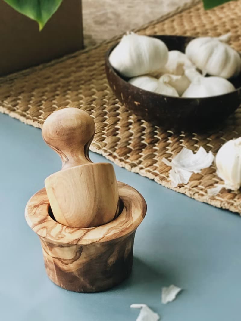 手工橄欖木香料大蒜研磨器