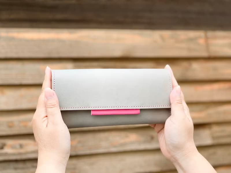 OVER 自慢したくなる涼しげ顔ピンク　オーバーフラップ 長財布　ギフトに　OFW–HPP–NNP–P