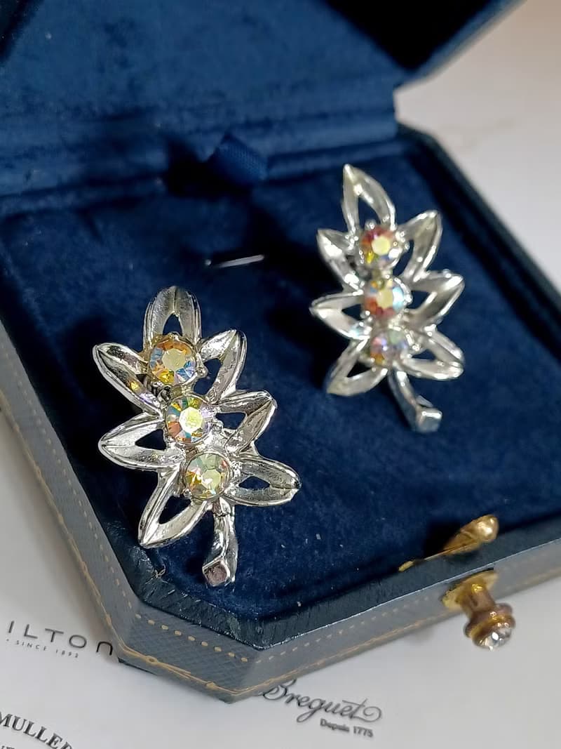vintage jewelry  典雅葉形極光萊茵 夾式耳環