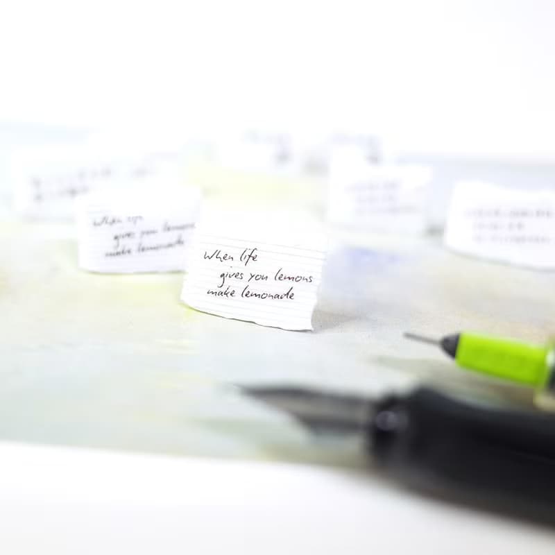 迷你隨手筆記 貼耳耳環 耳夾/耳針