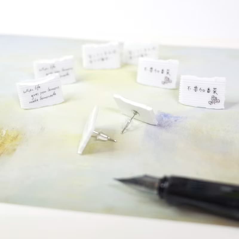 迷你隨手筆記 貼耳耳環 耳夾/耳針