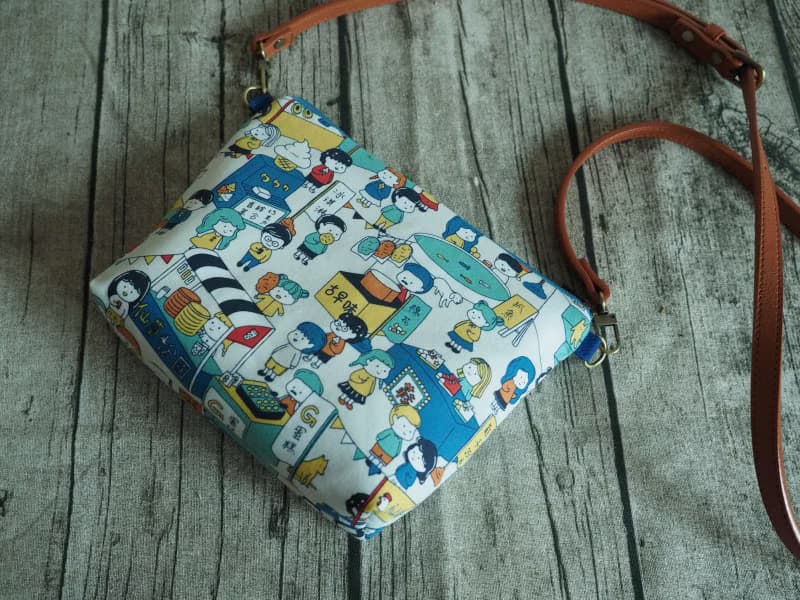 手工縫製托特側肩包帆布手袋化妝包 粉藍台灣夜市圖案