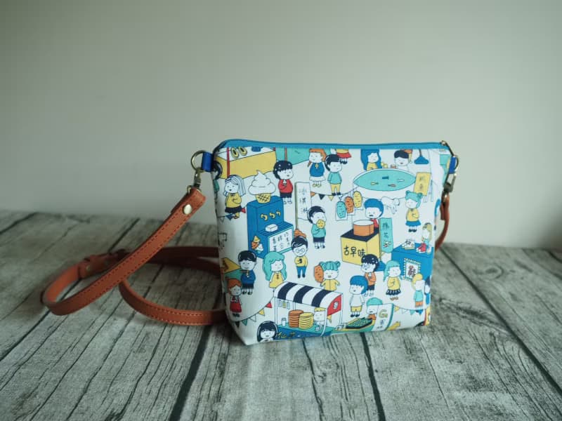 手工縫製托特側肩包帆布手袋化妝包 粉藍台灣夜市圖案