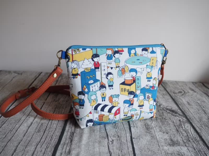 手工縫製托特側肩包帆布手袋化妝包 粉藍台灣夜市圖案