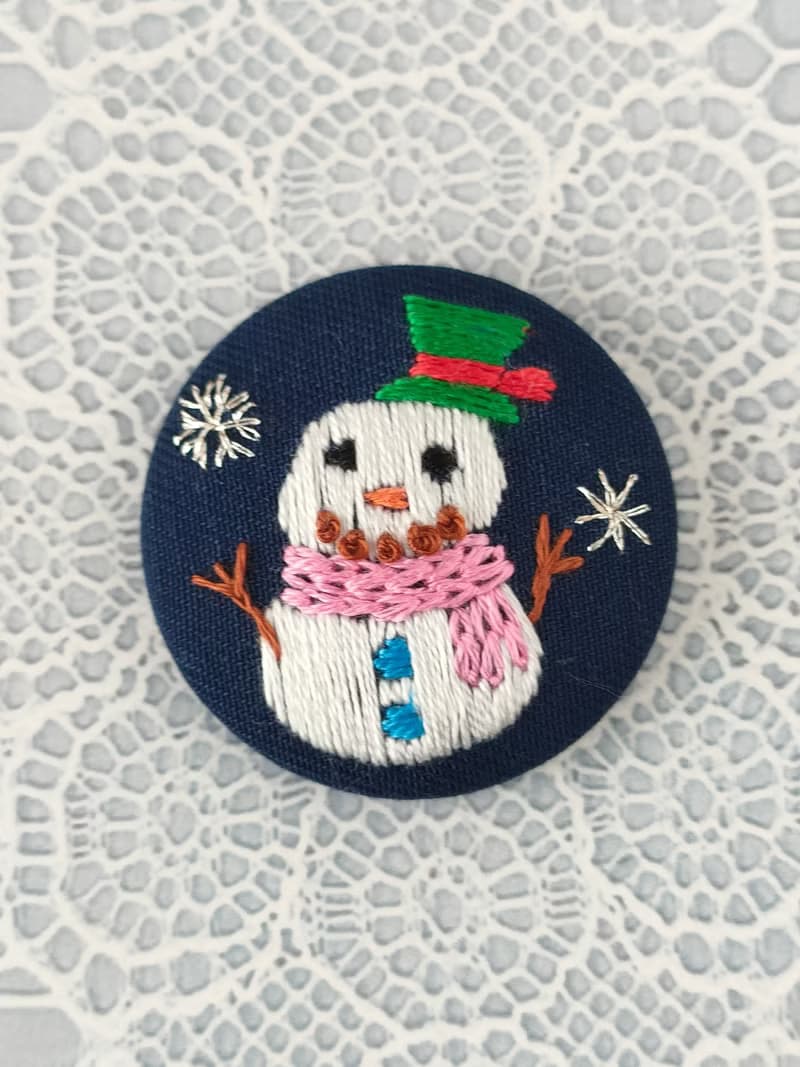 雪だるまの刺繍ブローチor刺繍ヘアゴム　クリスマス　雪