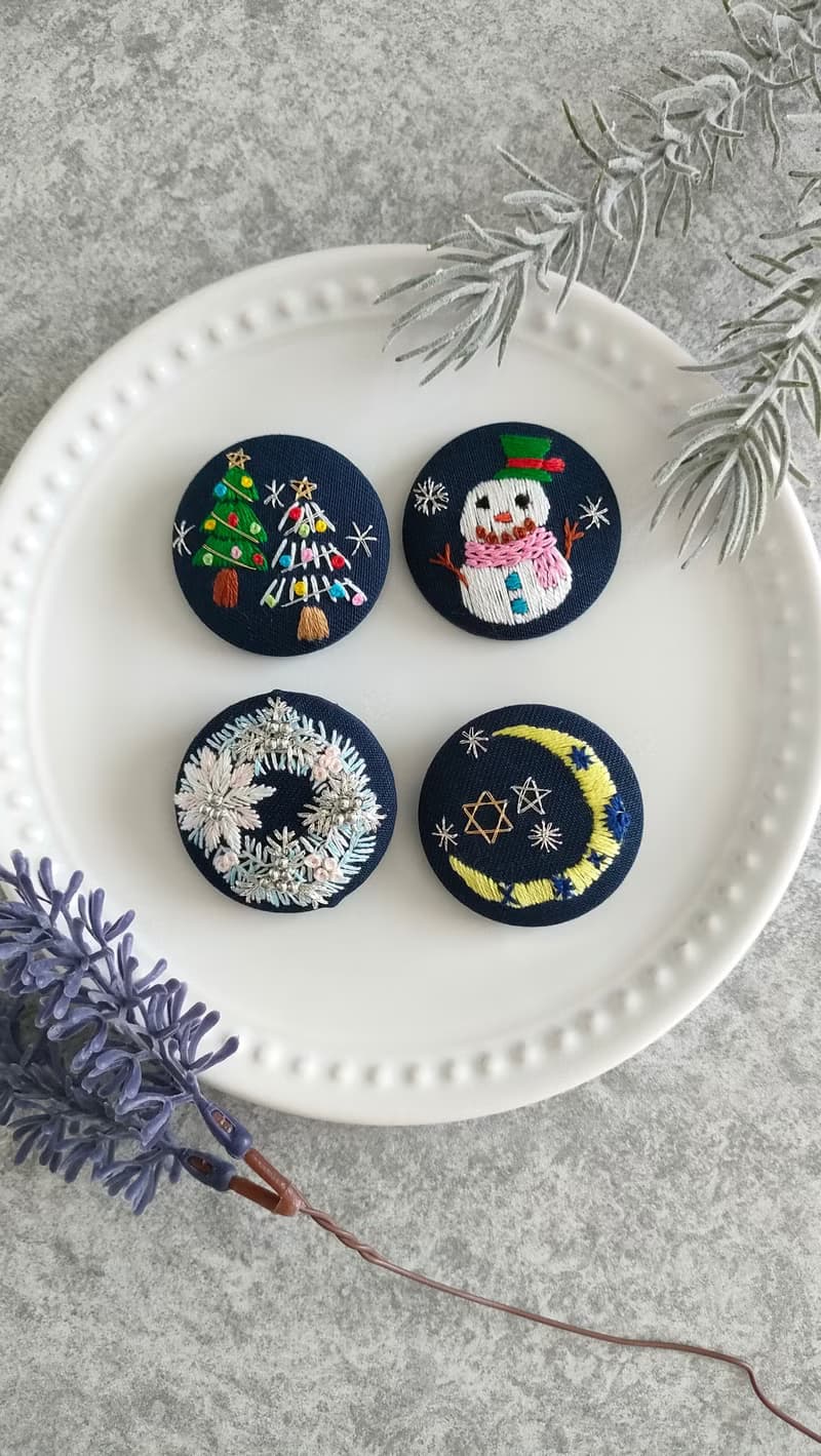 雪だるまの刺繍ブローチor刺繍ヘアゴム　クリスマス　雪