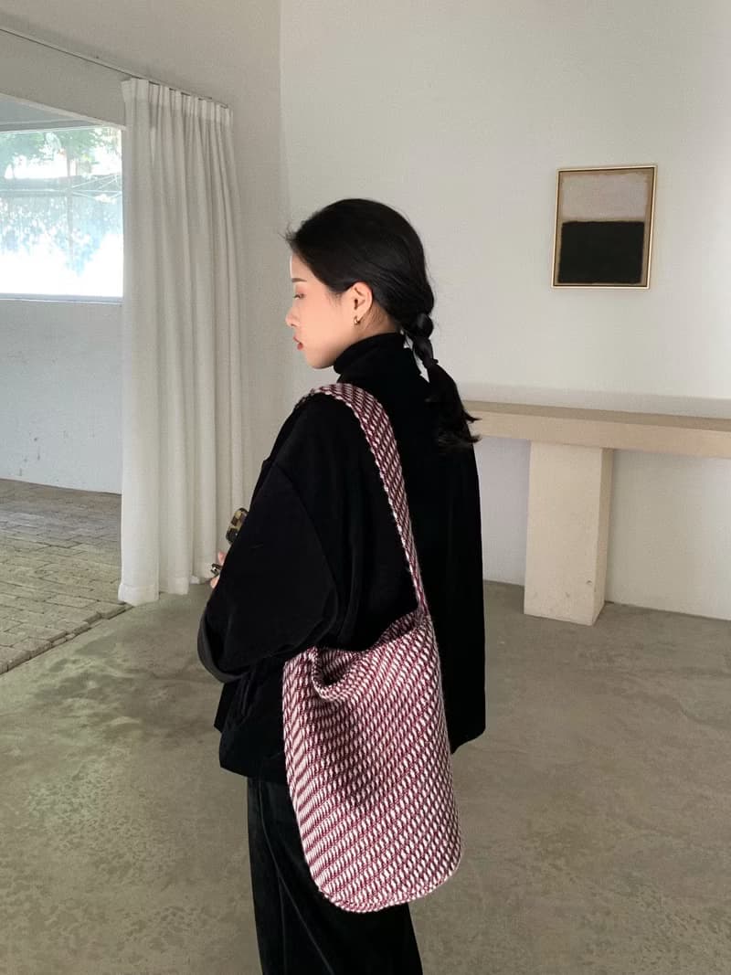復古千層酥斜紋羊毛 大容量腋下水桶包