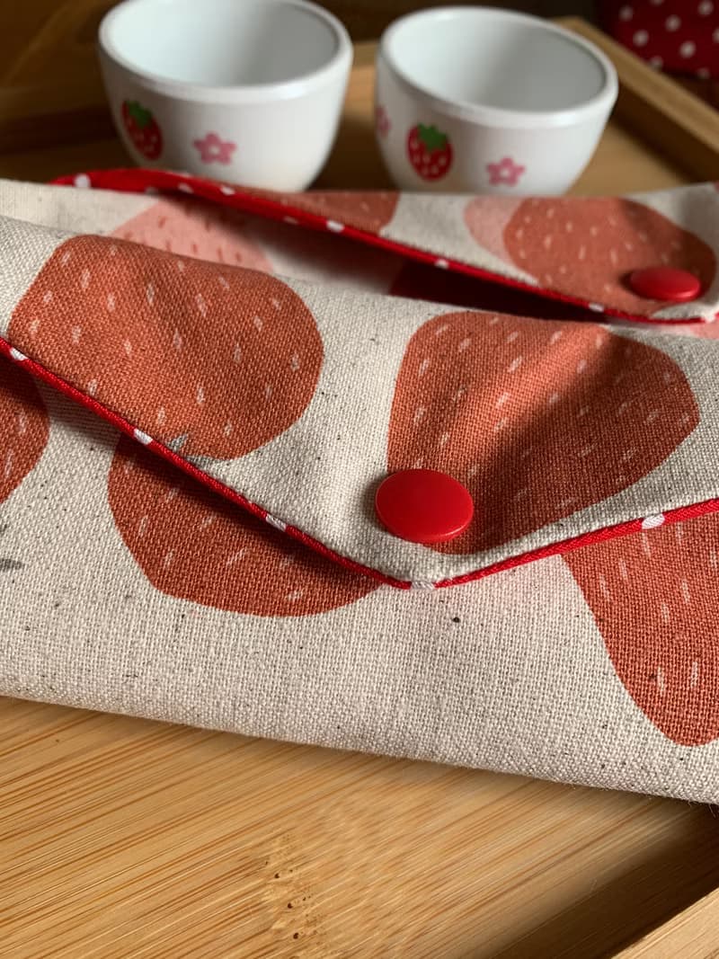 文青風環保筷袋 ~浪漫草莓香卡其白 收納包.環保筷袋.手作餐具袋