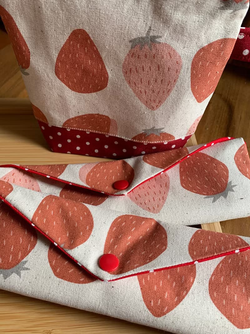 文青風環保筷袋 ~浪漫草莓香卡其白 收納包.環保筷袋.手作餐具袋