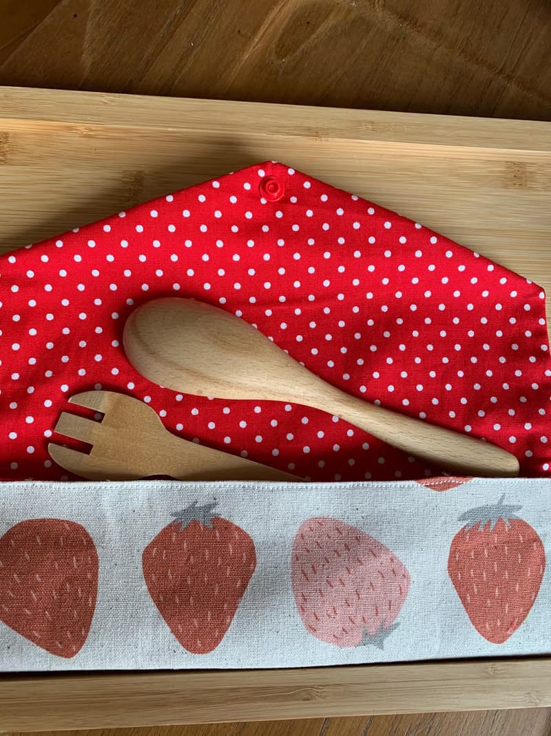 文青風環保筷袋 ~浪漫草莓香卡其白 收納包.環保筷袋.手作餐具袋