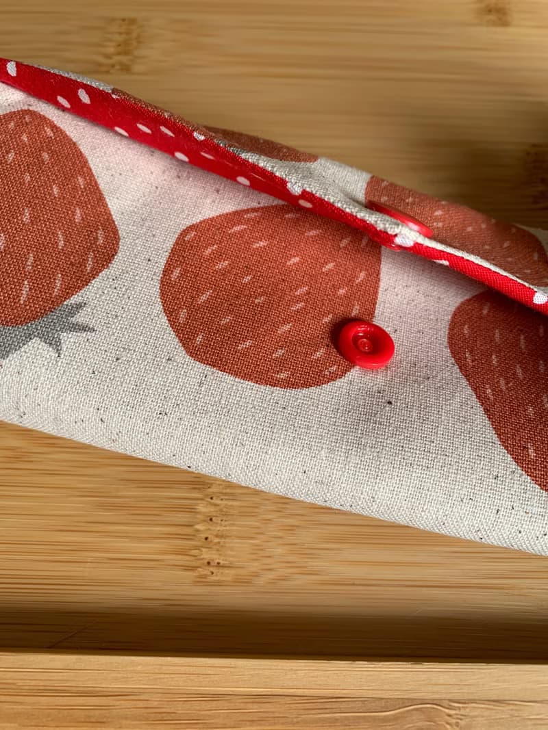 文青風環保筷袋 ~浪漫草莓香卡其白 收納包.環保筷袋.手作餐具袋