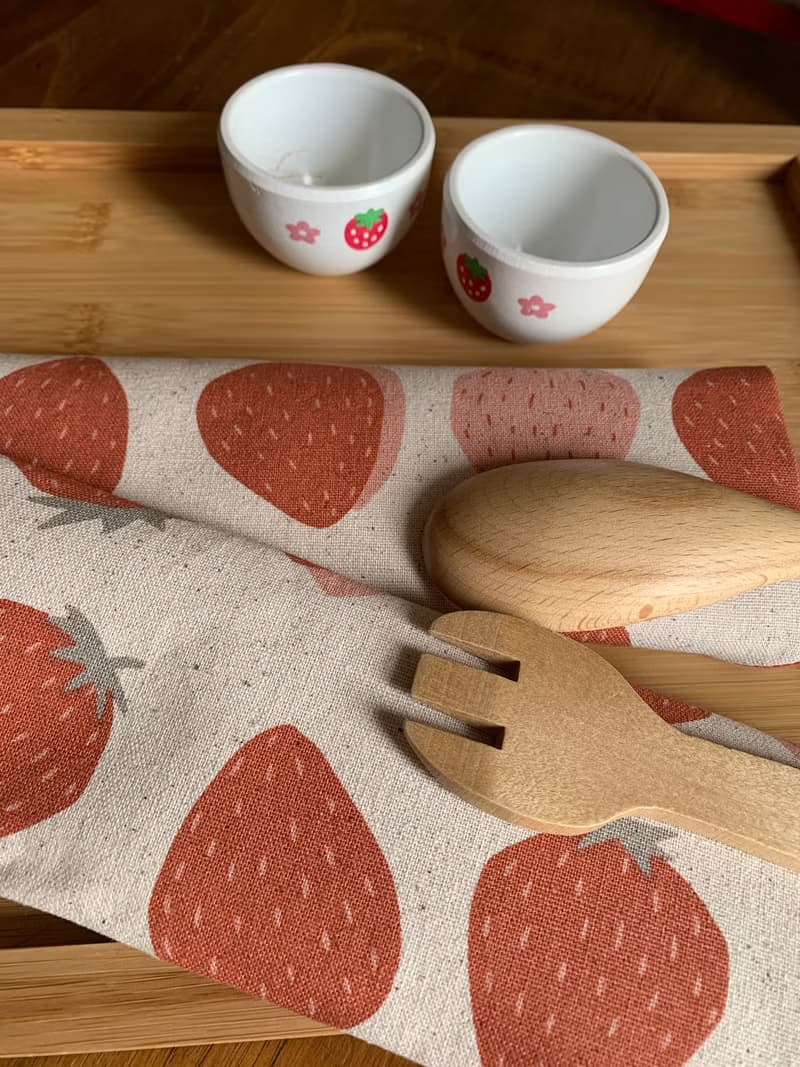 文青風環保筷袋 ~浪漫草莓香卡其白 收納包.環保筷袋.手作餐具袋