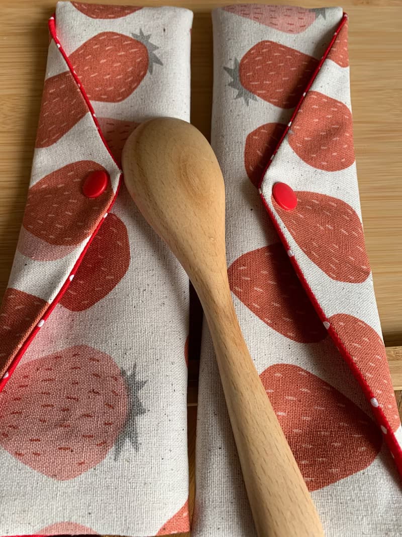 文青風環保筷袋 ~浪漫草莓香卡其白 收納包.環保筷袋.手作餐具袋