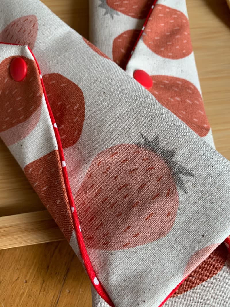 文青風環保筷袋 ~浪漫草莓香卡其白 收納包.環保筷袋.手作餐具袋