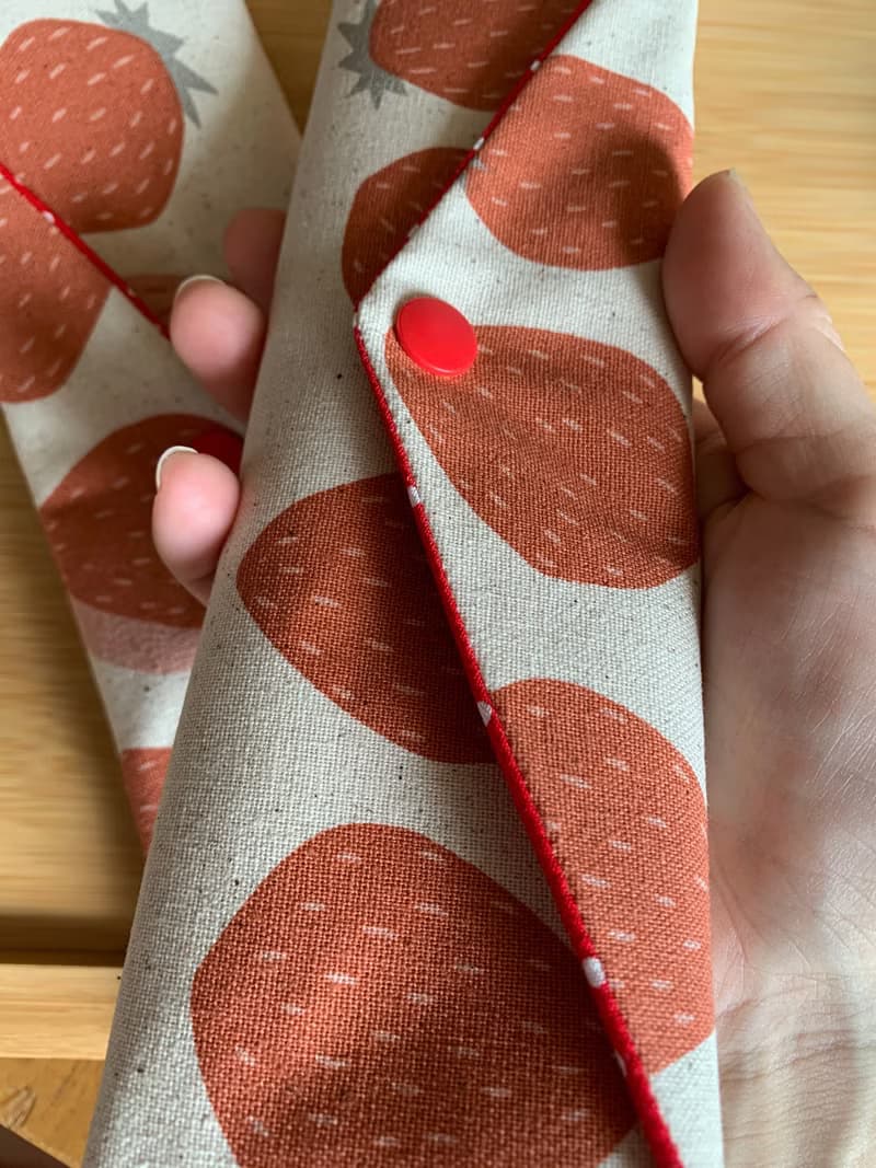 文青風環保筷袋 ~浪漫草莓香卡其白 收納包.環保筷袋.手作餐具袋