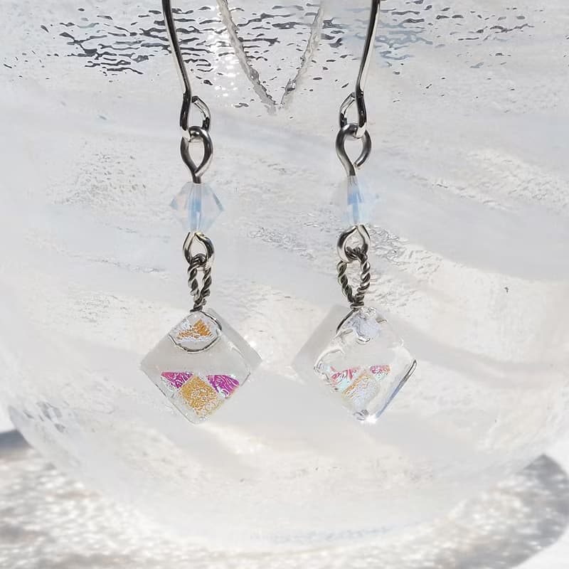 ６月誕生石ガラス(ムーンストーン)ピアス/イヤリング【長さ選べます】【金具選べます】【受注制作】