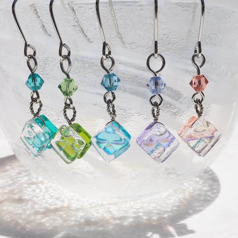 ６月誕生石ガラス(ムーンストーン)ピアス/イヤリング【長さ選べます】【金具選べます】【受注制作】