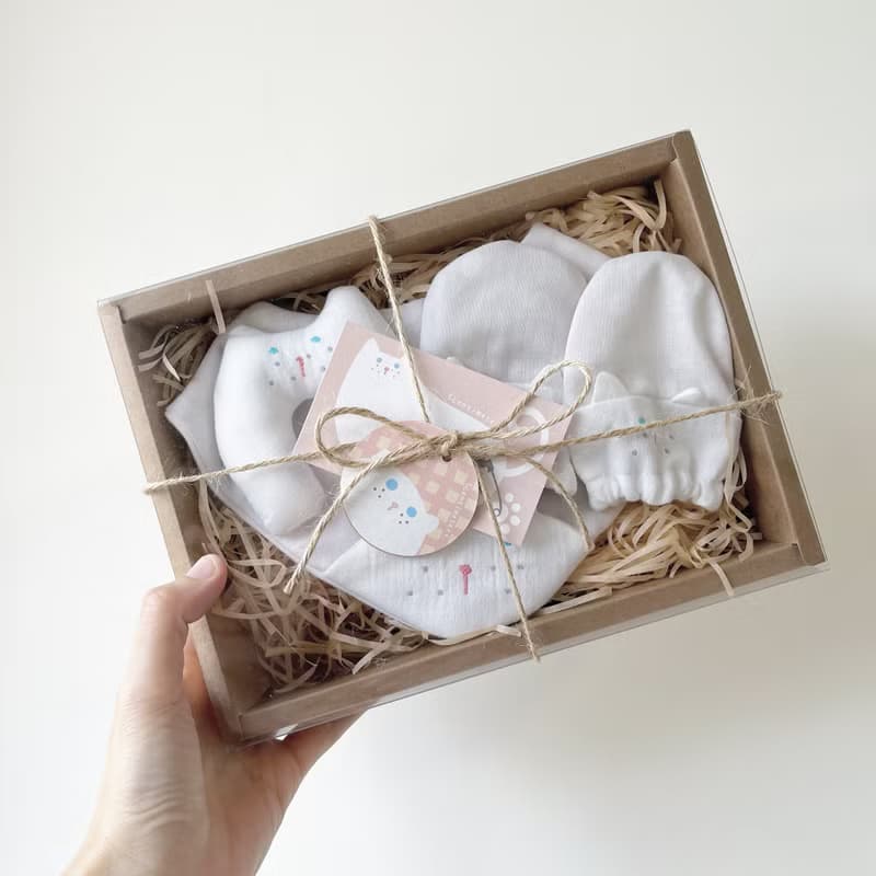 點點貓。三色。圍兜兜。手套。手遙鈴。彌月禮盒。貓