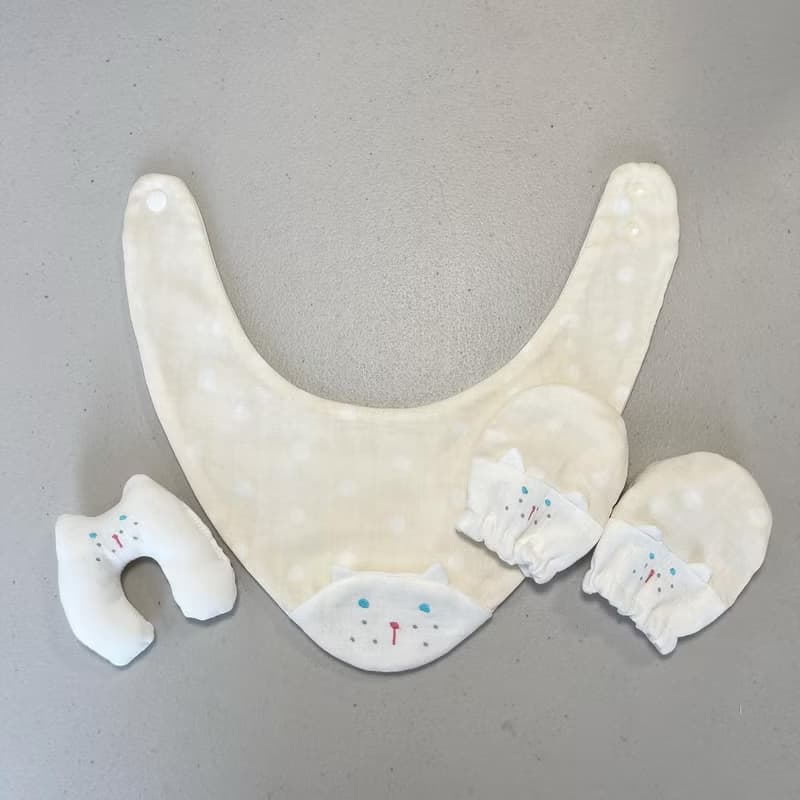 點點貓。三色。圍兜兜。手套。手遙鈴。彌月禮盒。貓