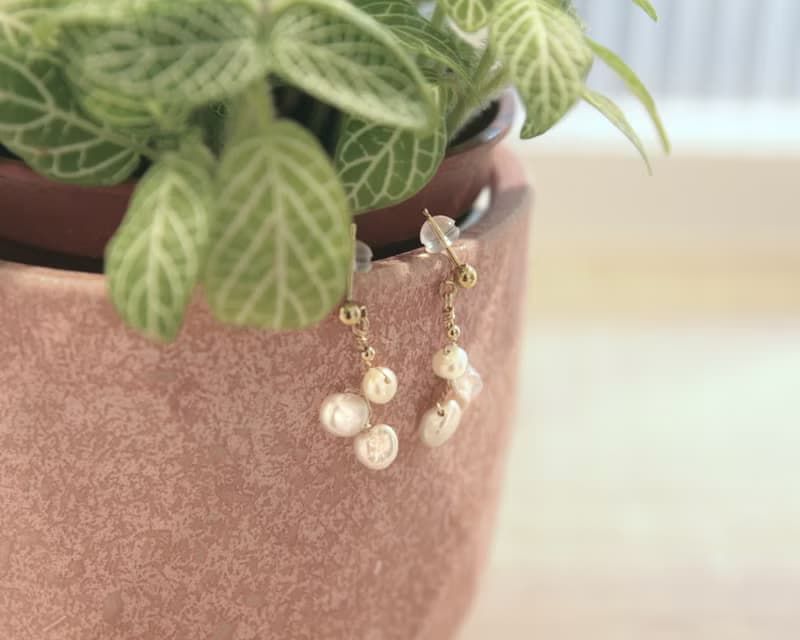 初綻放 珍珠耳環 可改夾式 天然巴洛克
