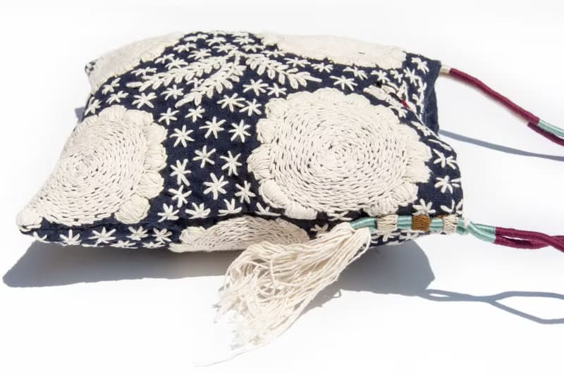 手縫純棉布側背包/刺繡斜背包/刺繡肩背包/indigo手縫藍染包-花朵
