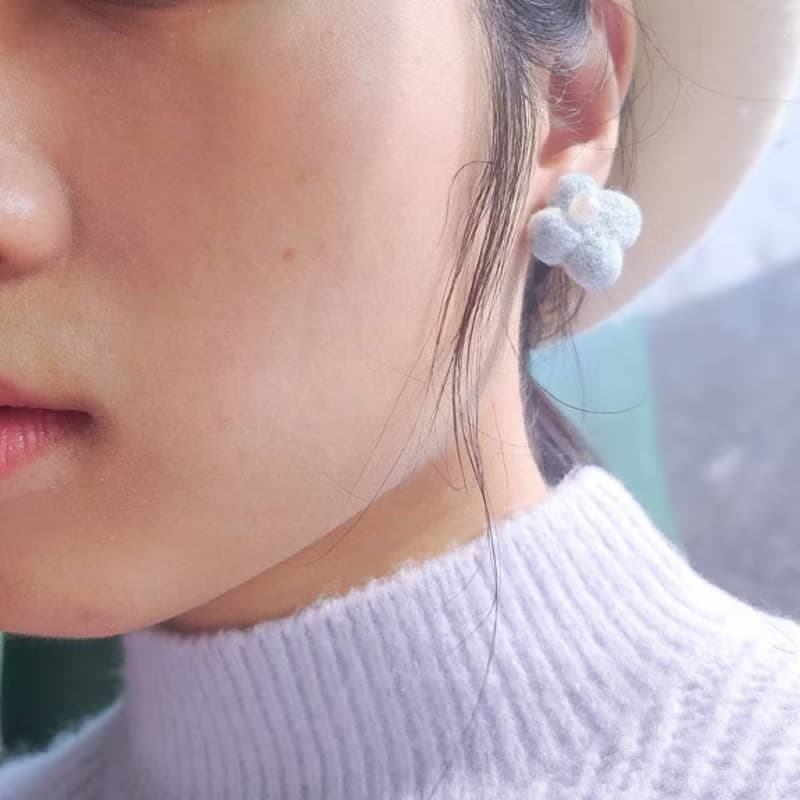 【手工製】氣質花朵羊毛氈耳環