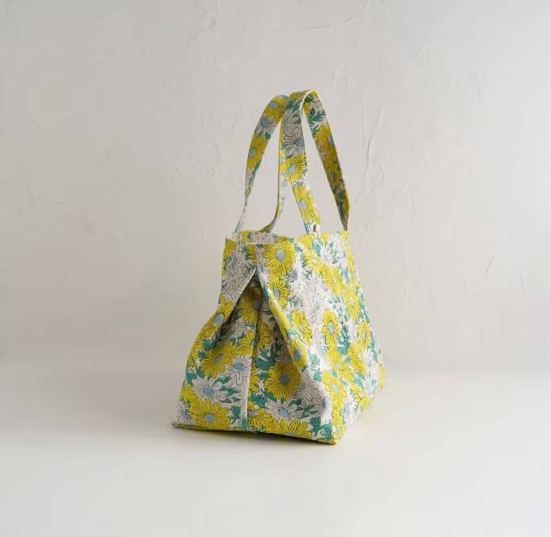 たっぷり入るカラフルな花柄バッグ、Margaretトートバッグ　yellow