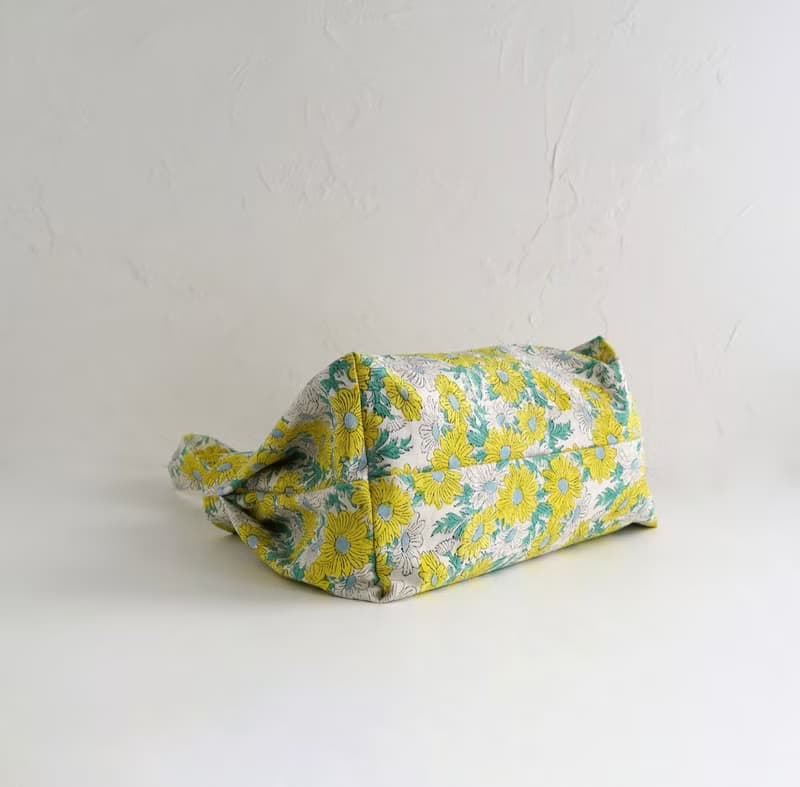 たっぷり入るカラフルな花柄バッグ、Margaretトートバッグ　yellow