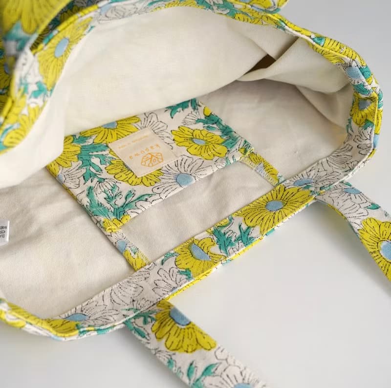 たっぷり入るカラフルな花柄バッグ、Margaretトートバッグ　yellow