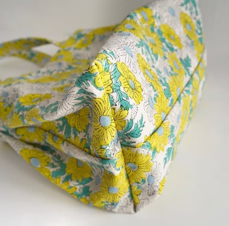 たっぷり入るカラフルな花柄バッグ、Margaretトートバッグ　yellow