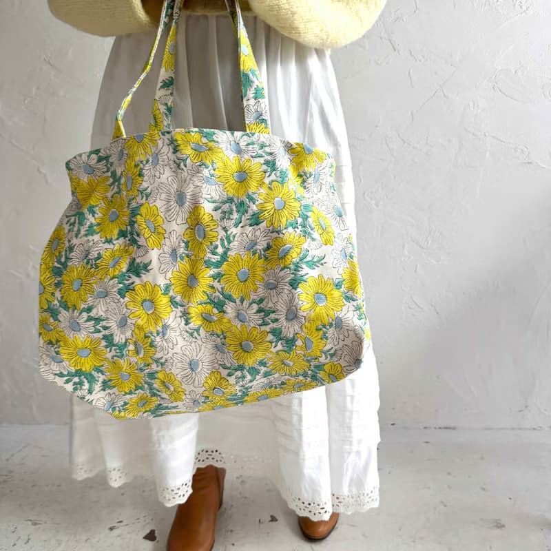 たっぷり入るカラフルな花柄バッグ、Margaretトートバッグ　yellow