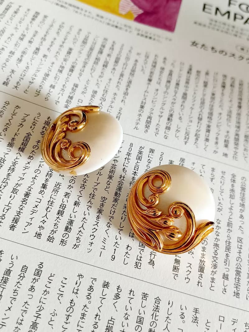vintage jewelry  金色立體雲海花卉 夾式耳環