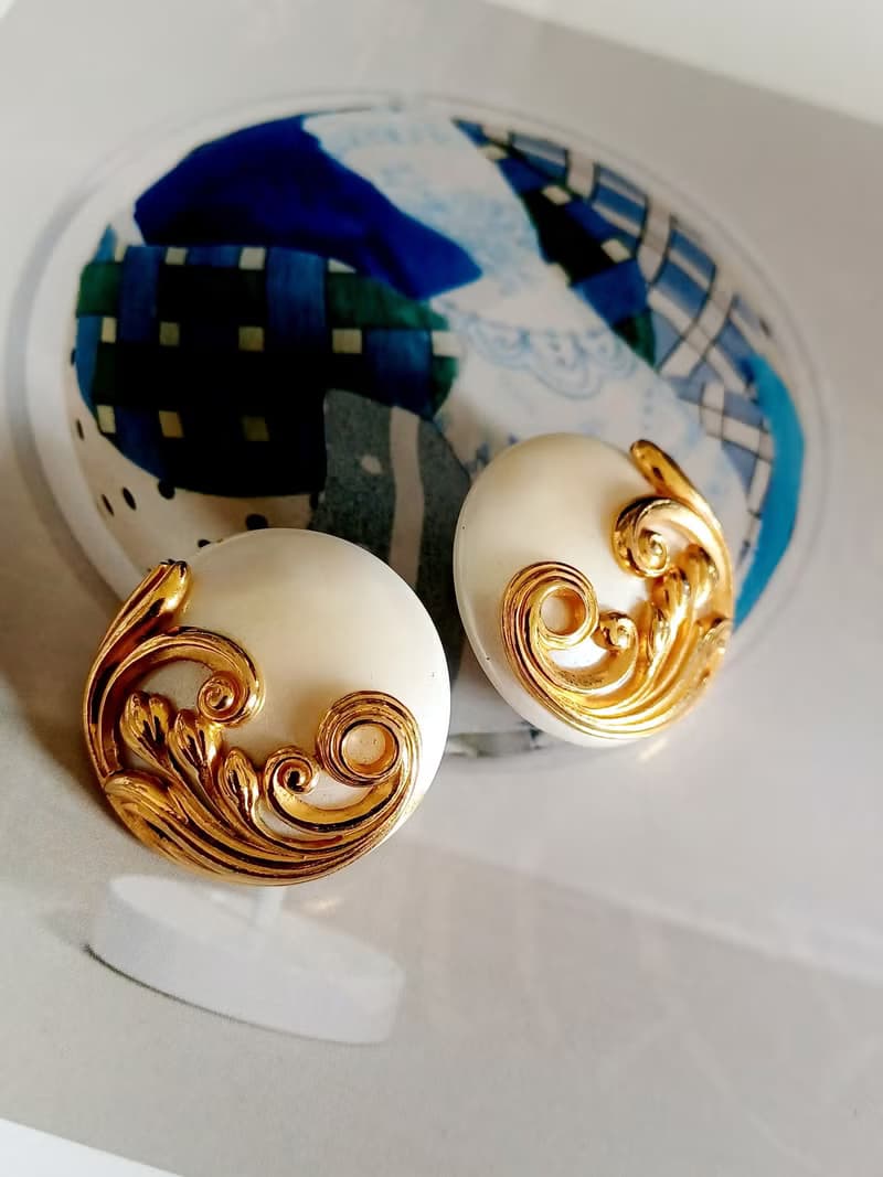 vintage jewelry  金色立體雲海花卉 夾式耳環