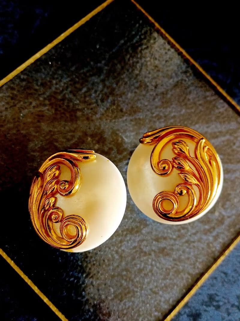 vintage jewelry  金色立體雲海花卉 夾式耳環