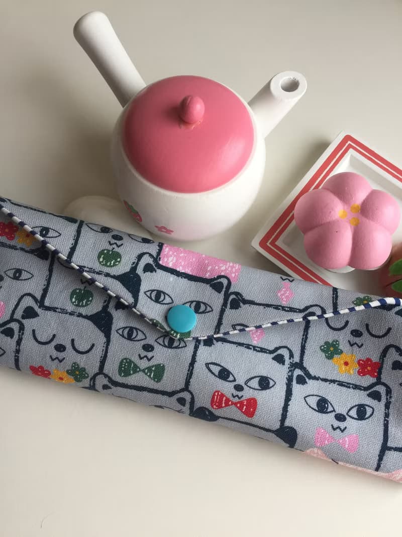 文青風環保筷袋  喵喵羅曼史 藍  手作餐具袋.交換禮物.