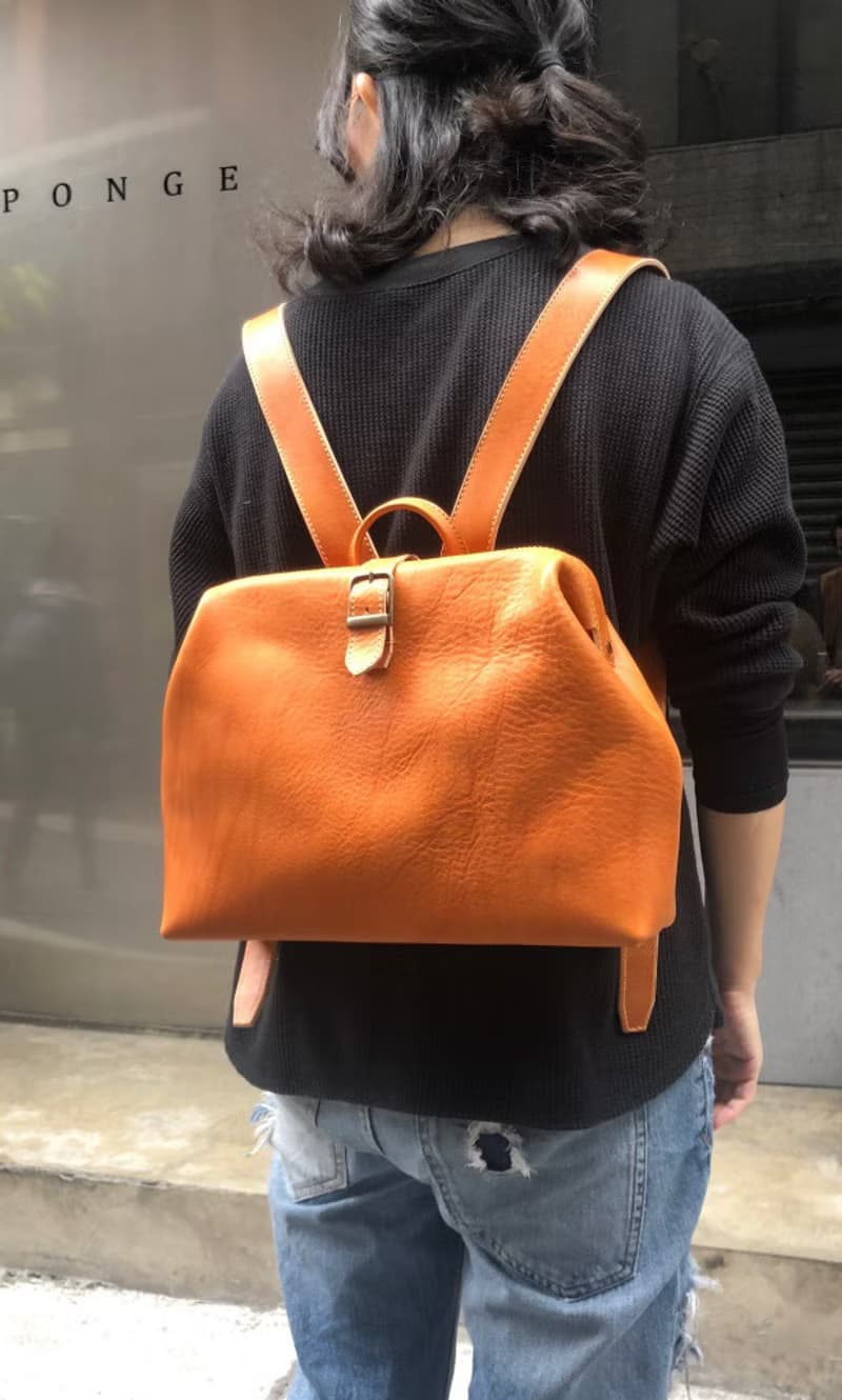 醫生後背包/醫生包  Color: 焦糖色 植鞣牛革製