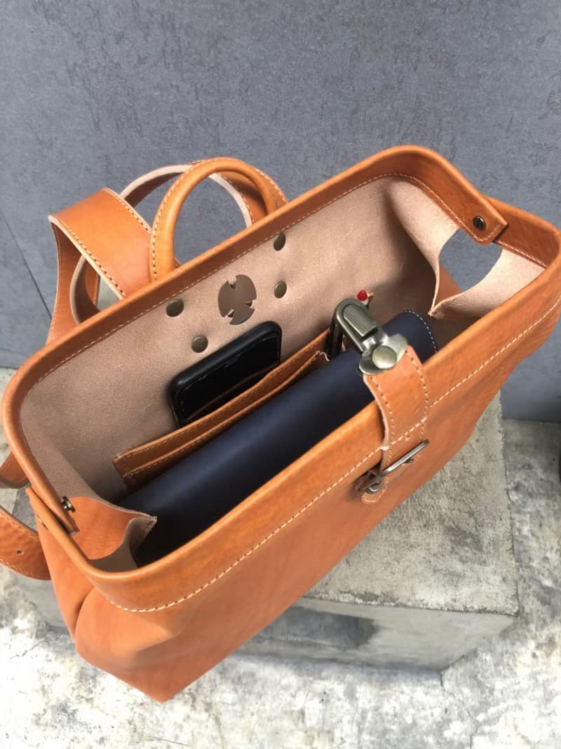 醫生後背包/醫生包  Color: 焦糖色 植鞣牛革製