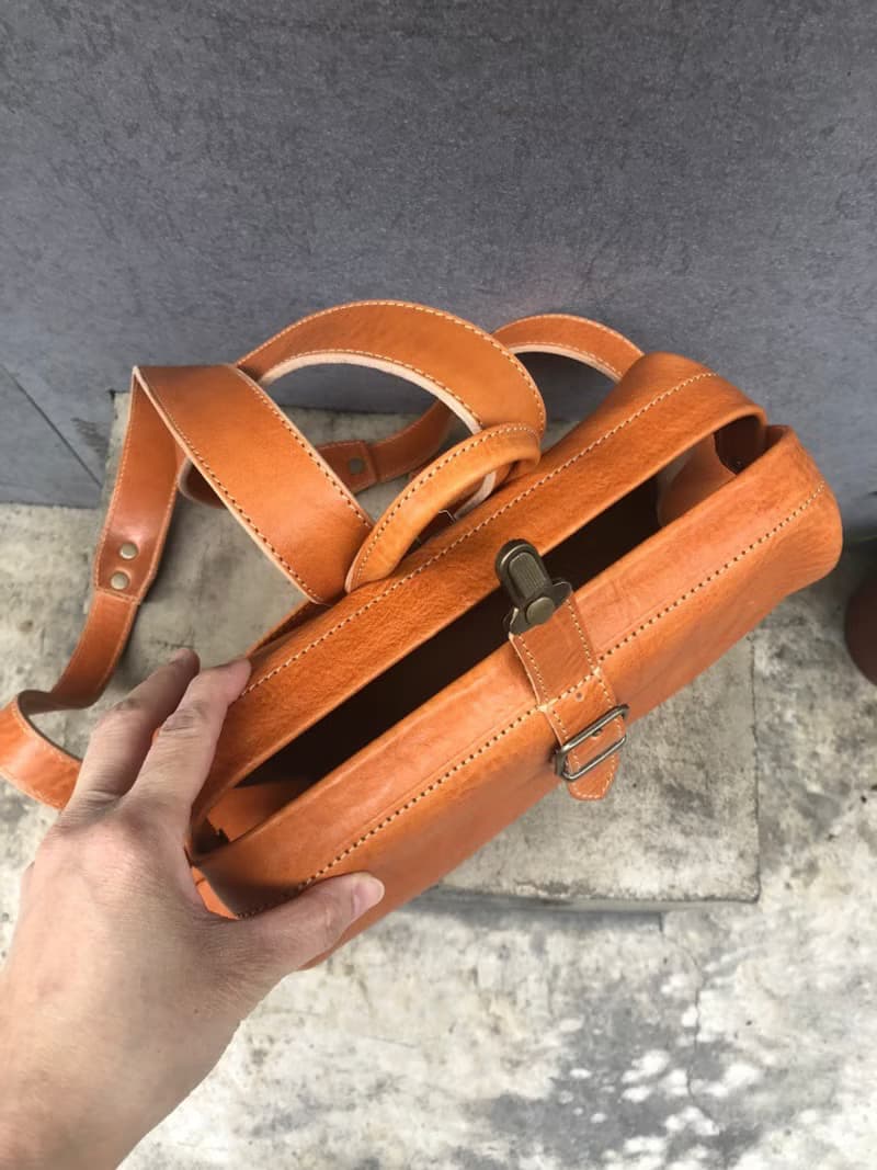 醫生後背包/醫生包  Color: 焦糖色 植鞣牛革製