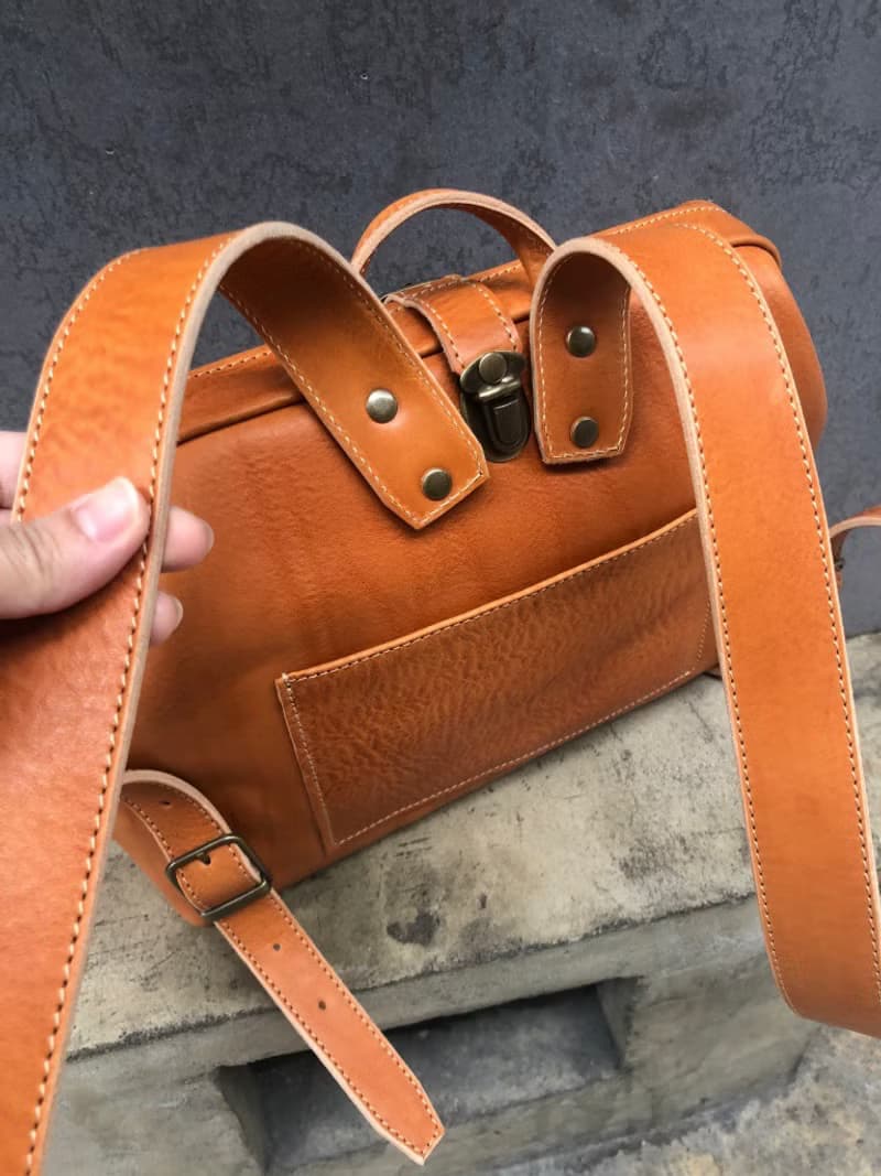 醫生後背包/醫生包  Color: 焦糖色 植鞣牛革製