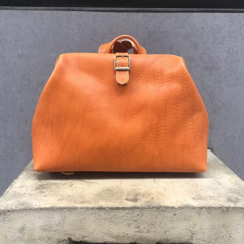 醫生後背包/醫生包  Color: 焦糖色 植鞣牛革製