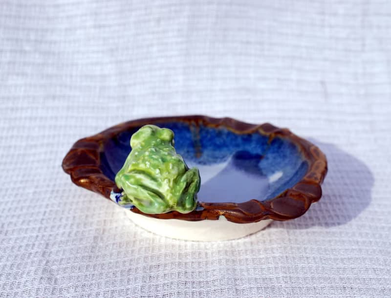 Ceramic ashtray Frog figurine Small decorative vase Ceramic plate Blue Sculpture