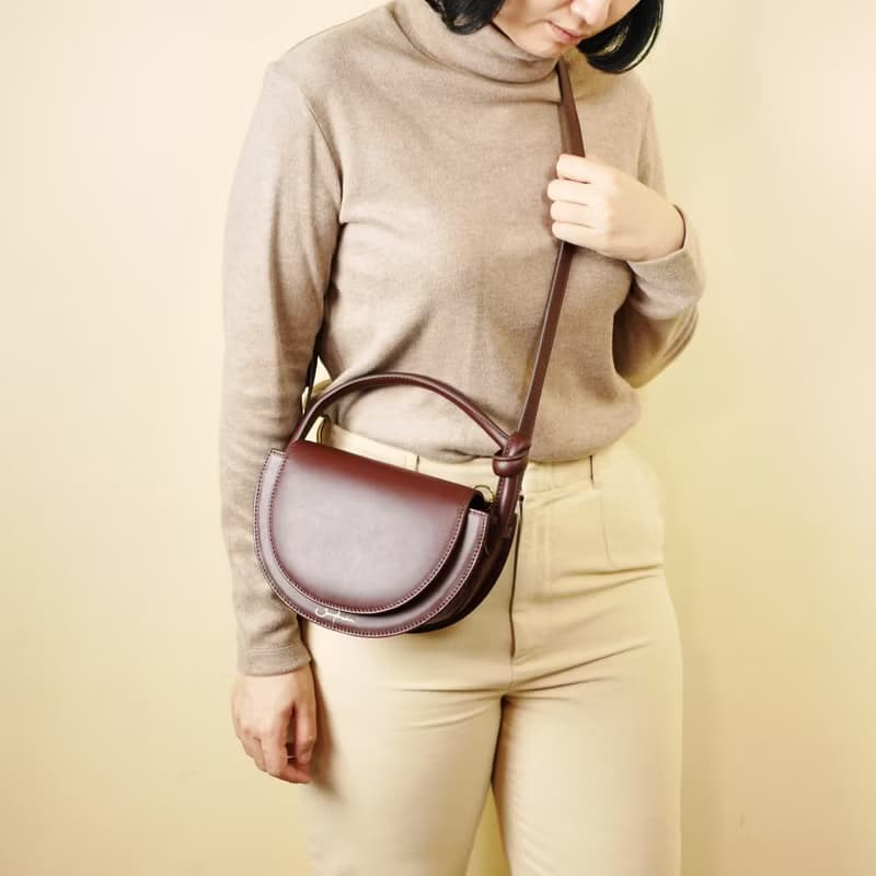 半月包斜背包 Eve Flap Bag 翻蓋手提包 / Choco Brown 巧克力