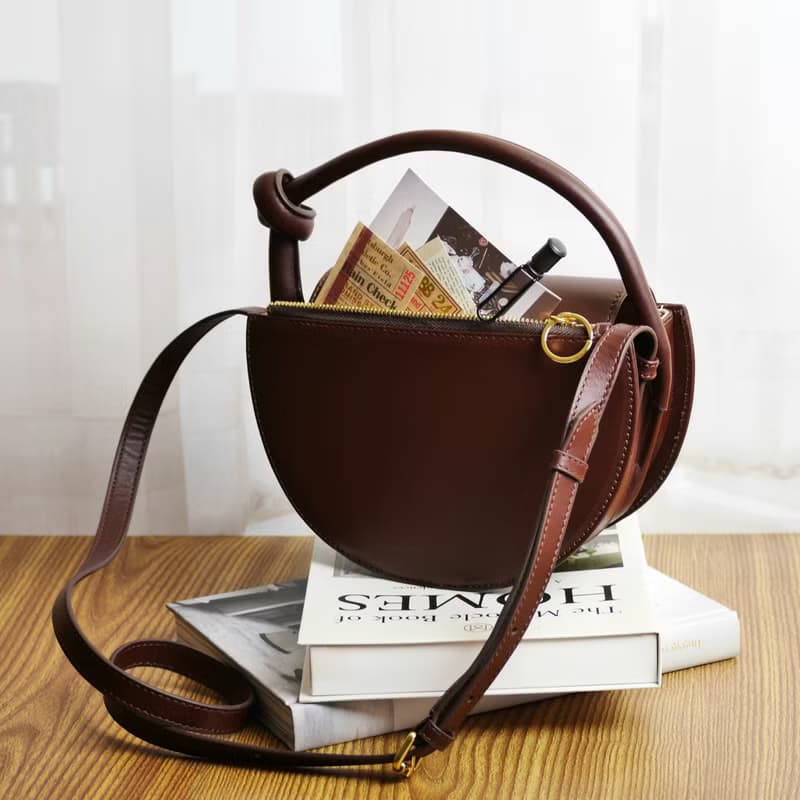 半月包斜背包 Eve Flap Bag 翻蓋手提包 / Choco Brown 巧克力