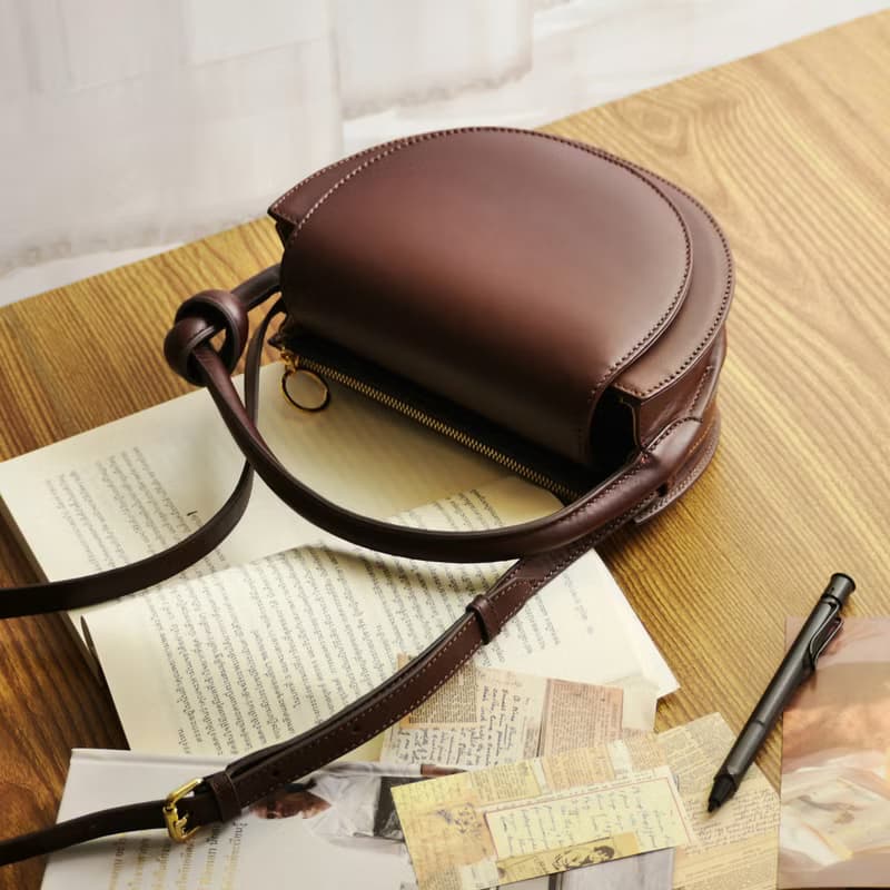 半月包斜背包 Eve Flap Bag 翻蓋手提包 / Choco Brown 巧克力