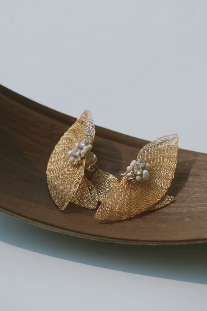 金羽展翅耳環 /可夾式 樹脂 耳夾 夾式耳環 花 925銀 婚禮飾品