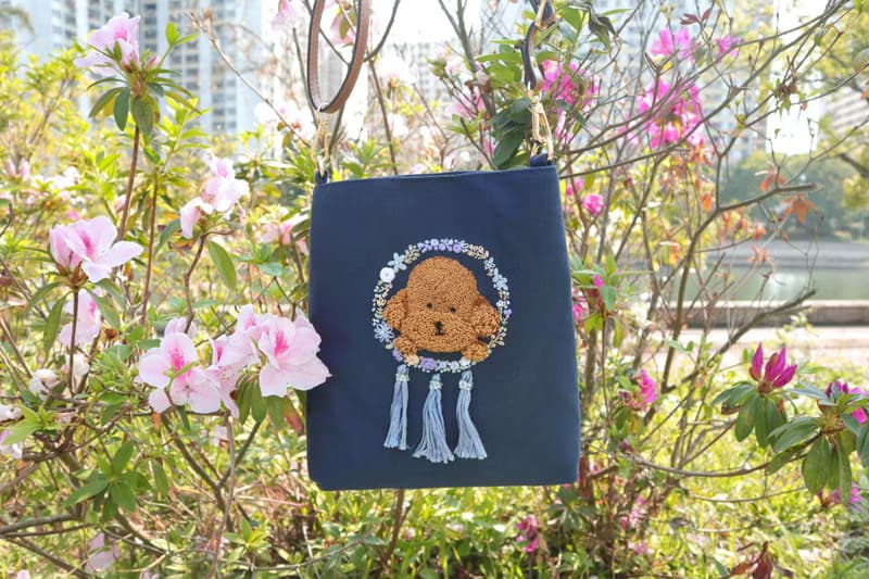刺繡狗狗捕夢網斜揹袋 | 貴婦狗, 藍色
