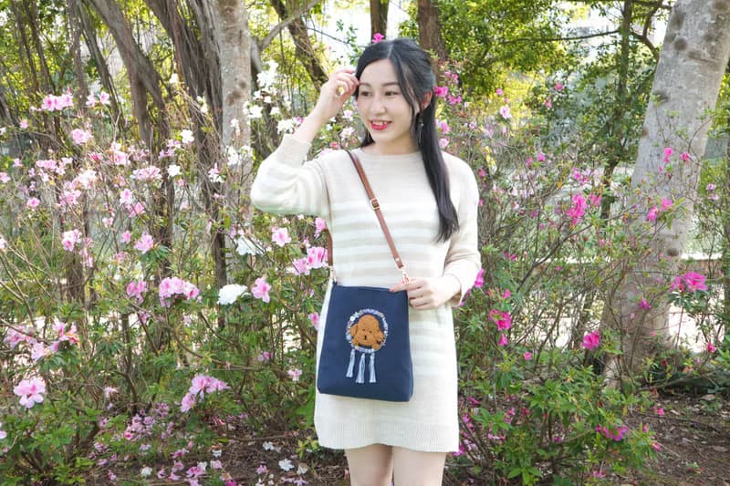 刺繡狗狗捕夢網斜揹袋 | 貴婦狗, 藍色