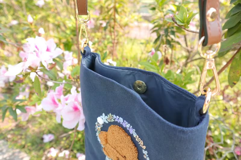 刺繡狗狗捕夢網斜揹袋 | 貴婦狗, 藍色