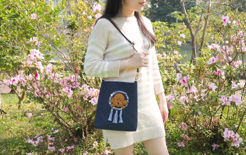 刺繡狗狗捕夢網斜揹袋 | 貴婦狗, 藍色